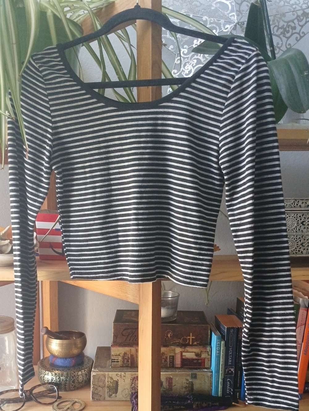 Wet Seal Black & White Striped Long Sleeve Scoop Neck Tee